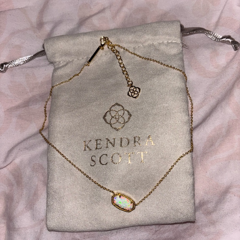 Kendra Scott Elisa Gold Short Pendant Necklace